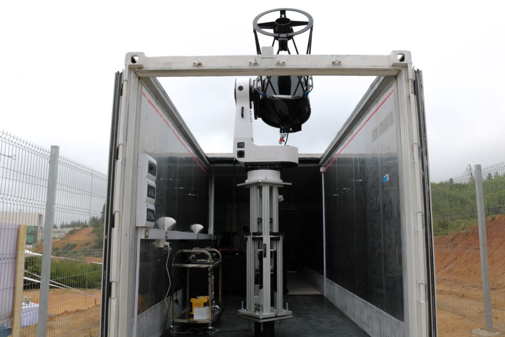 Interior del observatorio SeeTrue.